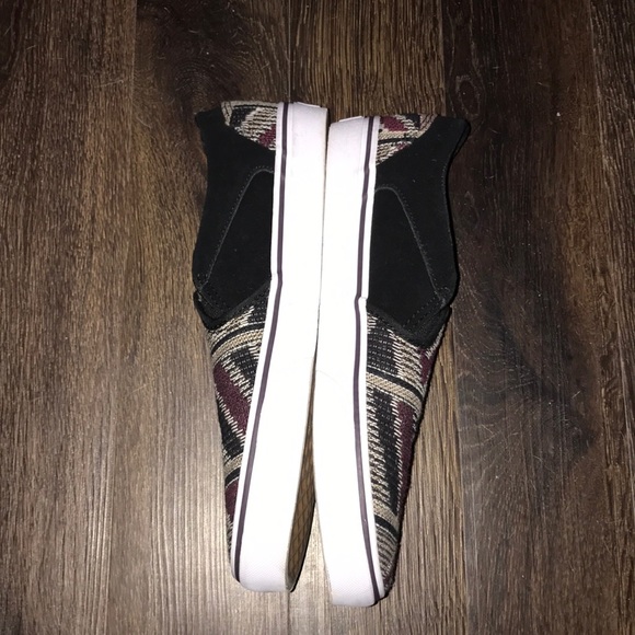 Vans - Picture 2 of 5